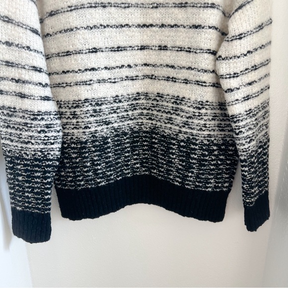 Vince Black/White Textured Wool Blend Crew Neck Sweater - Picture 4 of 11